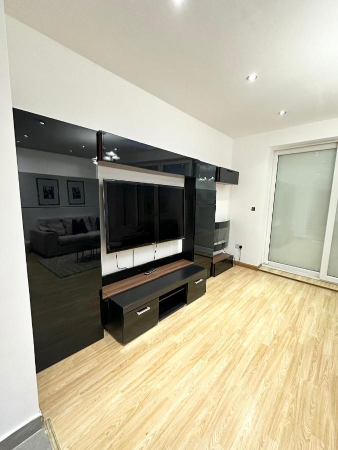 Relaxing Room In Spacious House London Eksteriør bilde
